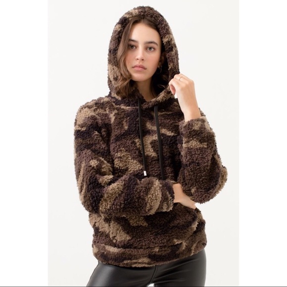 LAST ONE! Camouflage Sherpa Pullover Hoodie - Picture 2 of 5
